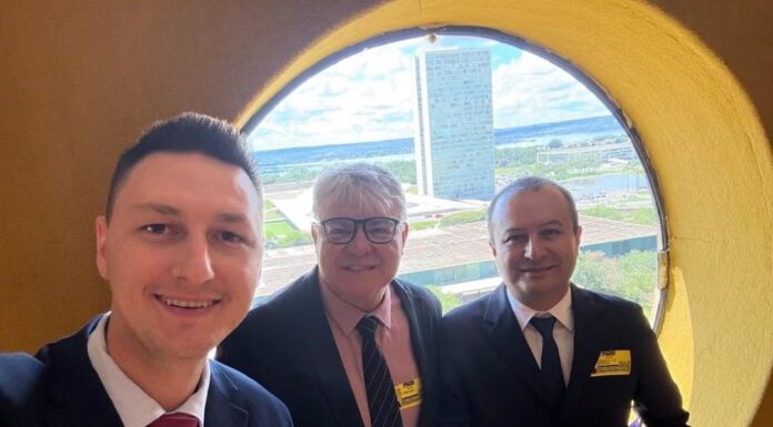 PREFEITO DE PALMEIRA PARTICIPA DE ENCONTRO DE LIDERANÇAS PARANAENSES EM BRASÍLIA EM BUSCA DE RECURSOS FEDERAIS
