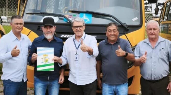 PALMEIRA RECEBE NOVO ÔNIBUS ESCOLAR POR MEIO DE EMENDA PARLAMENTAR