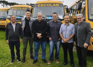 DEPUTADO FEDERAL ELTON WELTER DESTINA ÔNIBUS ESCOLAR PARA PALMEIRA COM APOIO DO DEPUTADO ESTADUAL PROFESSOR LEMOS E LIDERANÇAS LOCAIS