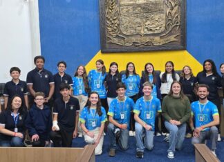 PARLAMENTO JOVEM DE PALMEIRA REALIZA VISITA INSTITUCIONAL E TROCA EXPERIÊNCIAS EM CARAMBEÍ