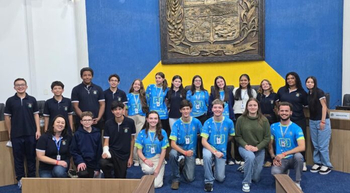 PARLAMENTO JOVEM DE PALMEIRA REALIZA VISITA INSTITUCIONAL E TROCA EXPERIÊNCIAS EM CARAMBEÍ