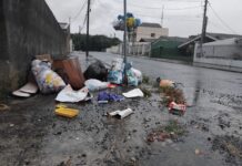 FALHAS NA COLETA DE RECICLÁVEIS DEIXAM MORADORES HÁ TRÊS SEMANAS COM LIXO ACUMULADO