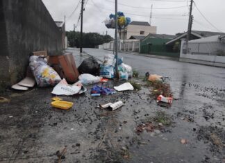 FALHAS NA COLETA DE RECICLÁVEIS DEIXAM MORADORES HÁ TRÊS SEMANAS COM LIXO ACUMULADO