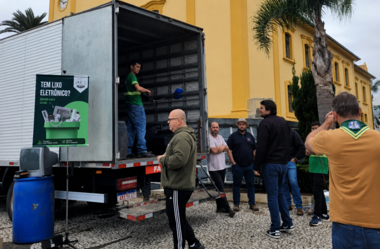 GRUPO ESCOTEIRO TROPEIROS RECOLHE MAIS DE 2,7 TONELADAS DE LIXO ELETRÔNICO