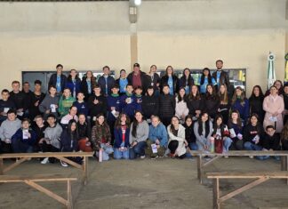 PARLAMENTO JOVEM ENCERRA PRIMEIRO SEMESTRE COM SESSÃO ITINERANTE EM QUEIMADAS E APROVA 20 PROPOSIÇÕES