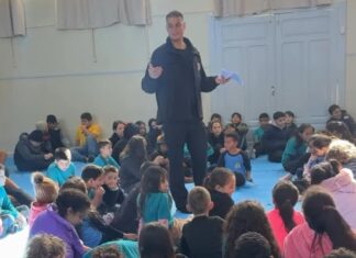 DELEGADO LUCAS FARIAS REFORÇA COMBATE AO BULLYING EM ENCONTRO COM ESTUDANTES DE PALMEIRA