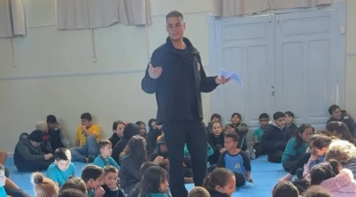 DELEGADO LUCAS FARIAS REFORÇA COMBATE AO BULLYING EM ENCONTRO COM ESTUDANTES DE PALMEIRA