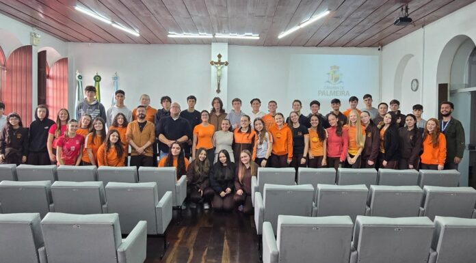 CÂMARA DE PALMEIRA RECEBE ESTUDANTES DO COLÉGIO REALEZA EM AÇÃO DE EDUCAÇÃO PARA A CIDADANIA