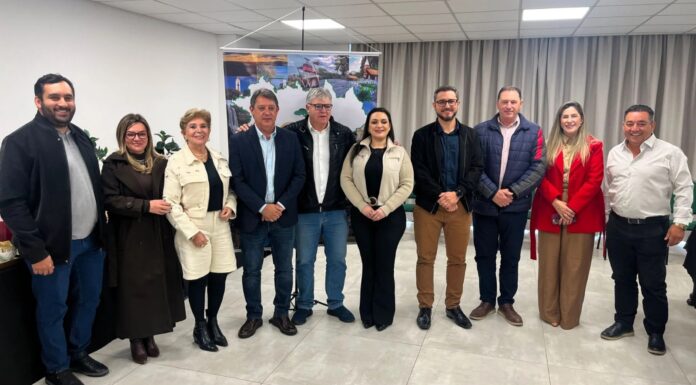 PREFEITO DE PALMEIRA PARTICIPA DE REUNIÃO DA AMCG SOBRE PREVENÇÃO A EVENTOS CLIMÁTICOS EXTREMOS