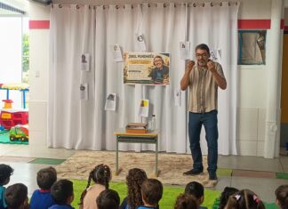 CMEI VEREADOR RUBENS BORKOSKI RECEBE AUTOR PALMEIRENSE PARA MOMENTO DE LITERATURA E ENCANTAMENTO