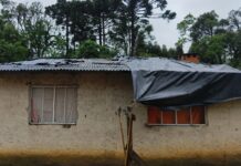 DEFESA CIVIL SEGUE ATENDENDO FAMÍLIAS AFETADAS POR TEMPORAL COM GRANIZO EM PALMEIRA