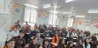 CÂMARA MUNICIPAL LEVA EDUCAÇÃO POLÍTICA A ESTUDANTES DO COLÉGIO REALEZA